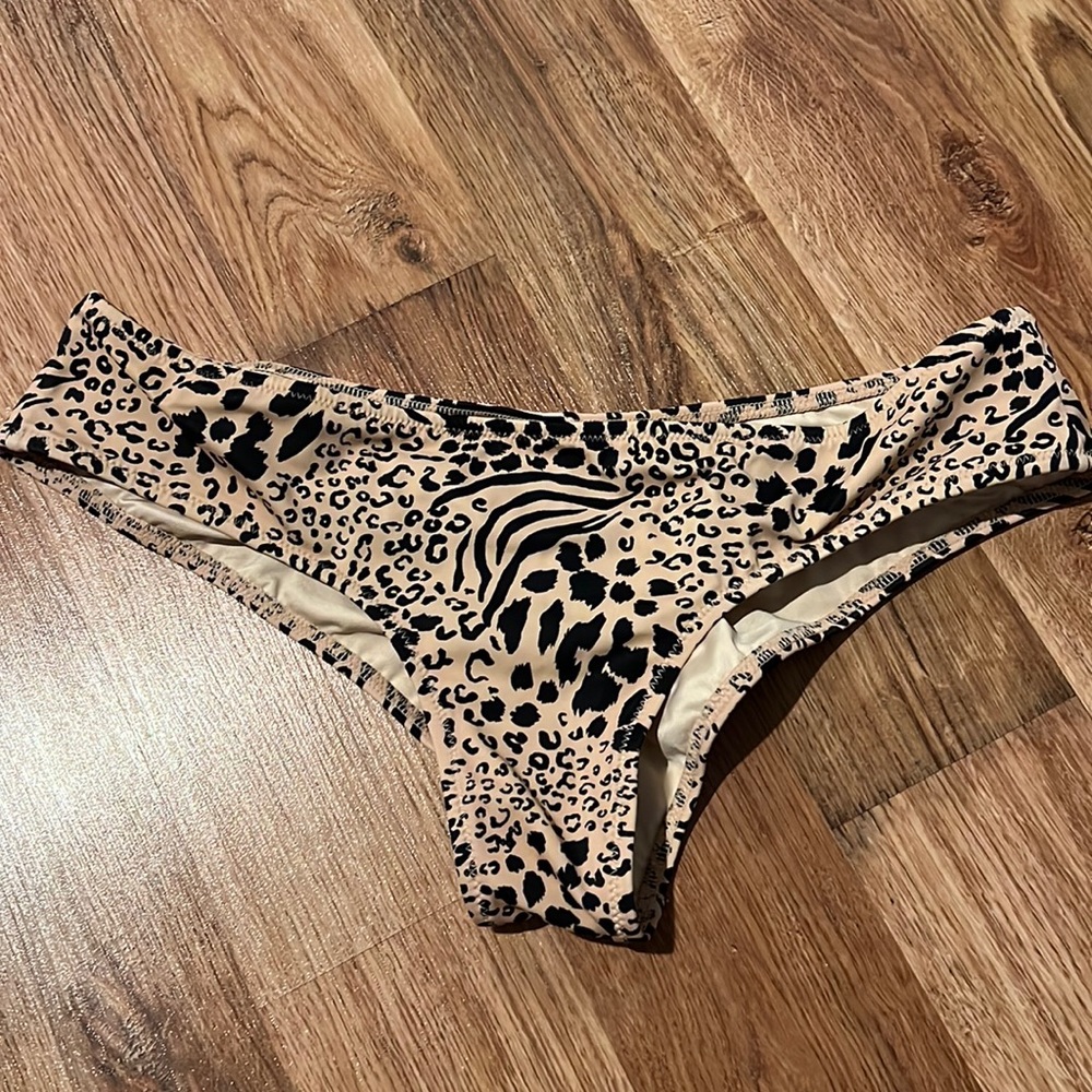 Victoria’s Secret Swim, Scrunch bottom, Cheetah